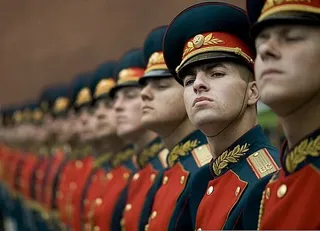 ロシアがウクライナに傭兵１０００人派遣か キエフに向かって進攻している部隊は本当に正規軍だろうか