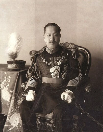 Emperor Sunzong's imperial admonitions and the truth about the annexation of Japan and Korea.A life spent playing billiards as a hobby and listening to the gramophone at night.