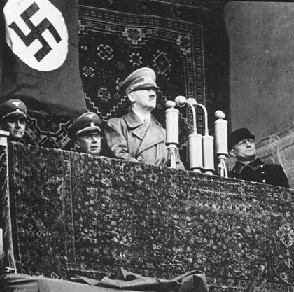 ナチスは社会主義政党。ソ連とナチスは第二次世界大戦中社会主義の覇権を争っていた。