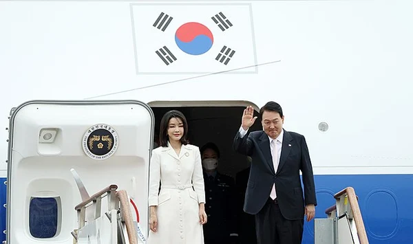 South Korean President with ２８% Approval Rating ~Breaks Promises to China if Seeking Relations with Japan~Country that Breaks Promises to Japan if China
