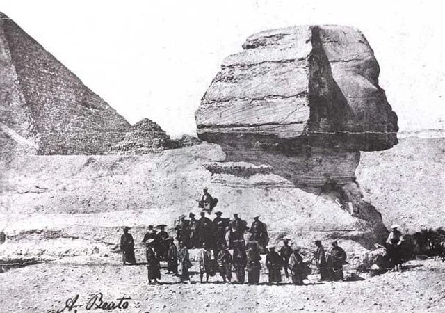 Sphinx and Nagaoki Ikeda. Samurai takes a commemorative photo of Egypt and visits the Suez Canal